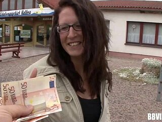 Большегрудая немецкая шлюха получает деньги за секс (Бисексуал, Большой)