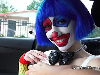 偷偷摸摸的POV视频，关于青少年被小丑在户外搞砸的视频 (大的, 业余)
