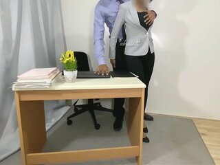 El intenso sexo anal de Ashavindi y el orgasmo a chorros en la escena de sexo en la oficina (Follando Anal, Aficionado)
