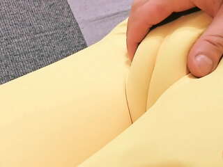 라티 여신 과시 그녀의 곡선 에 단단한 스판덱스 반바지 (큰, 엉덩이)