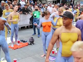 Desnudo en la ciudad: Desnudez pública en Nueva York (Desnudo, Pareja)