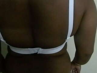 Amateur Indian aunty Aparna tests out her new bra gift from a fan (desi, amateur)